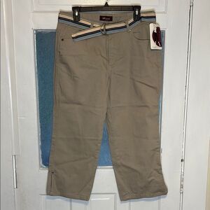 Lee Tan Capri Pants with Striped Belt
